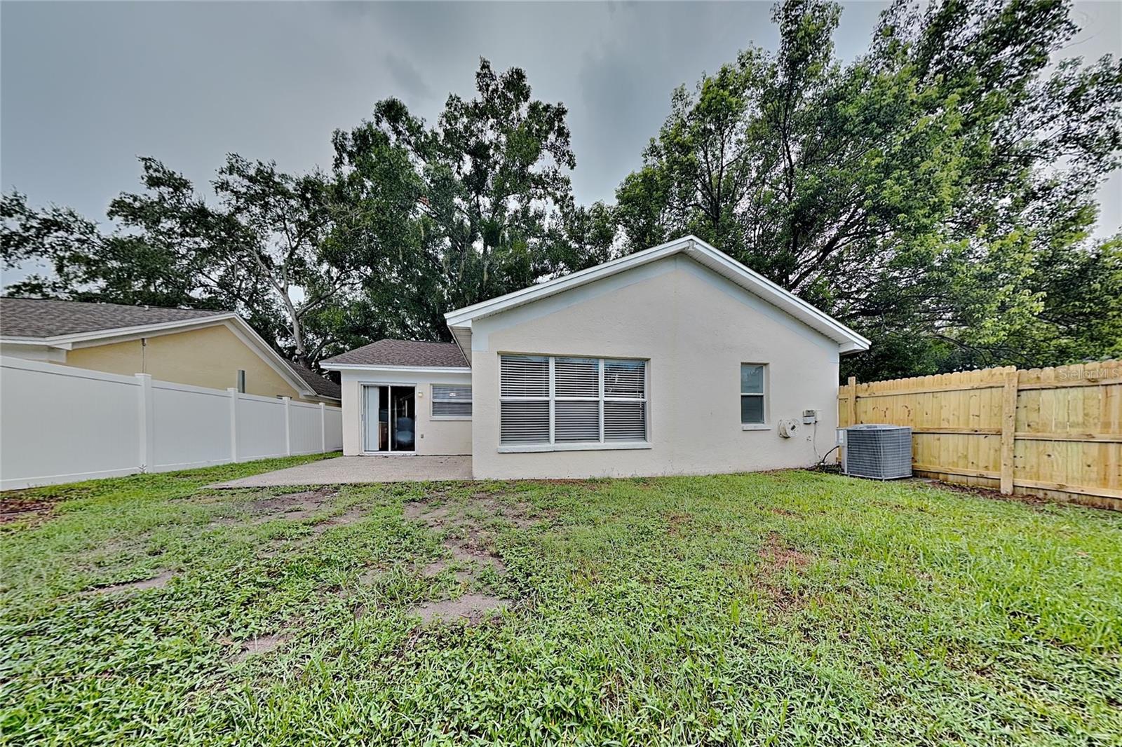 O6437318 Property Photo 17