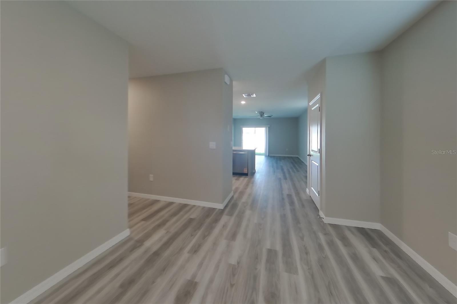 O6437320 Property Photo 2