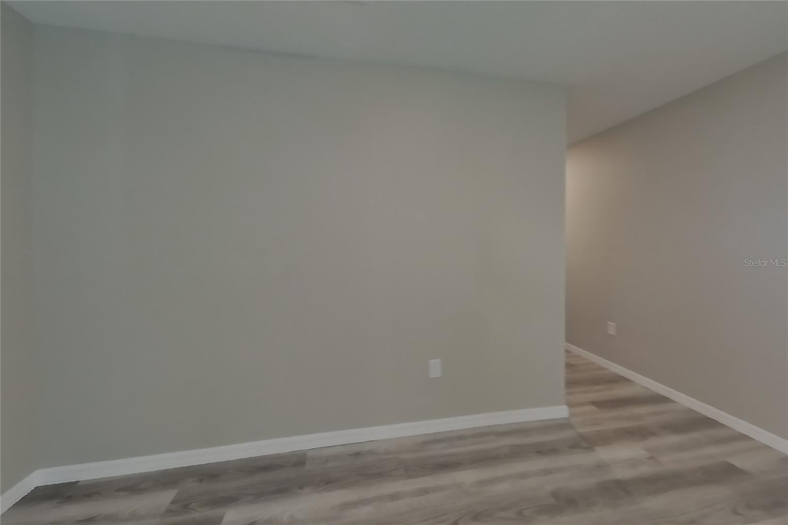 O6437320 Property Photo 3