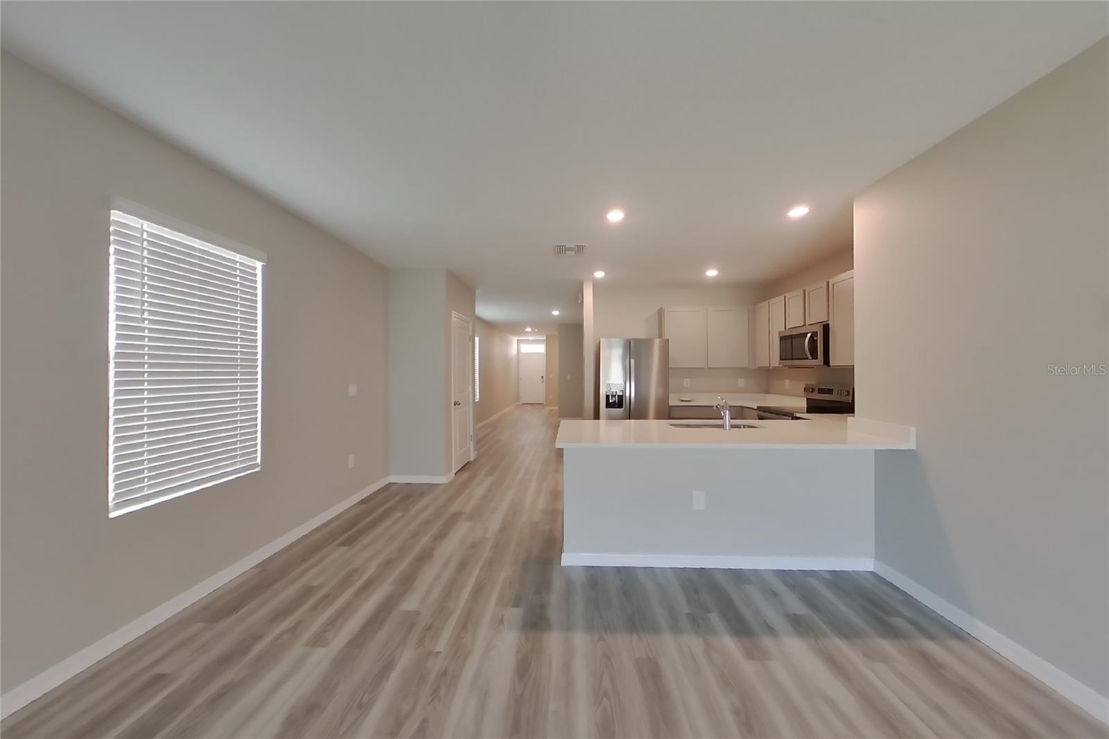 O6437320 Property Photo 4