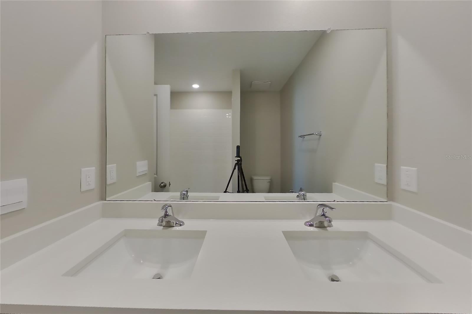 O6437320 Property Photo 10
