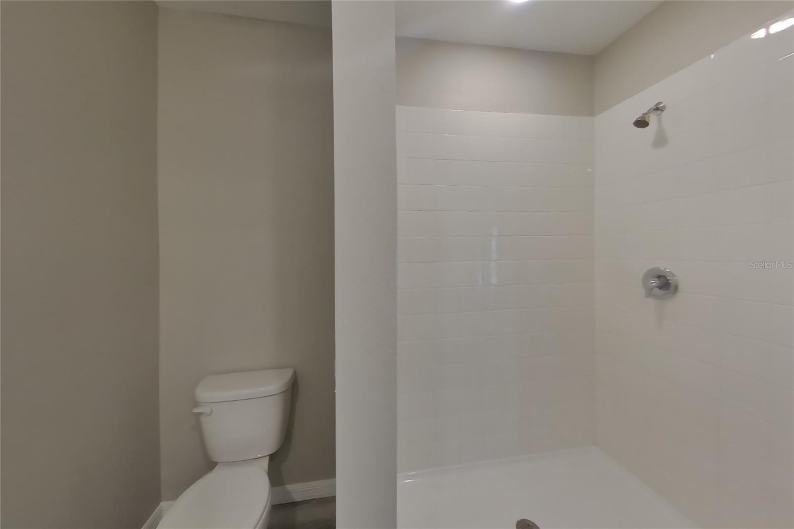 O6437320 Property Photo 11