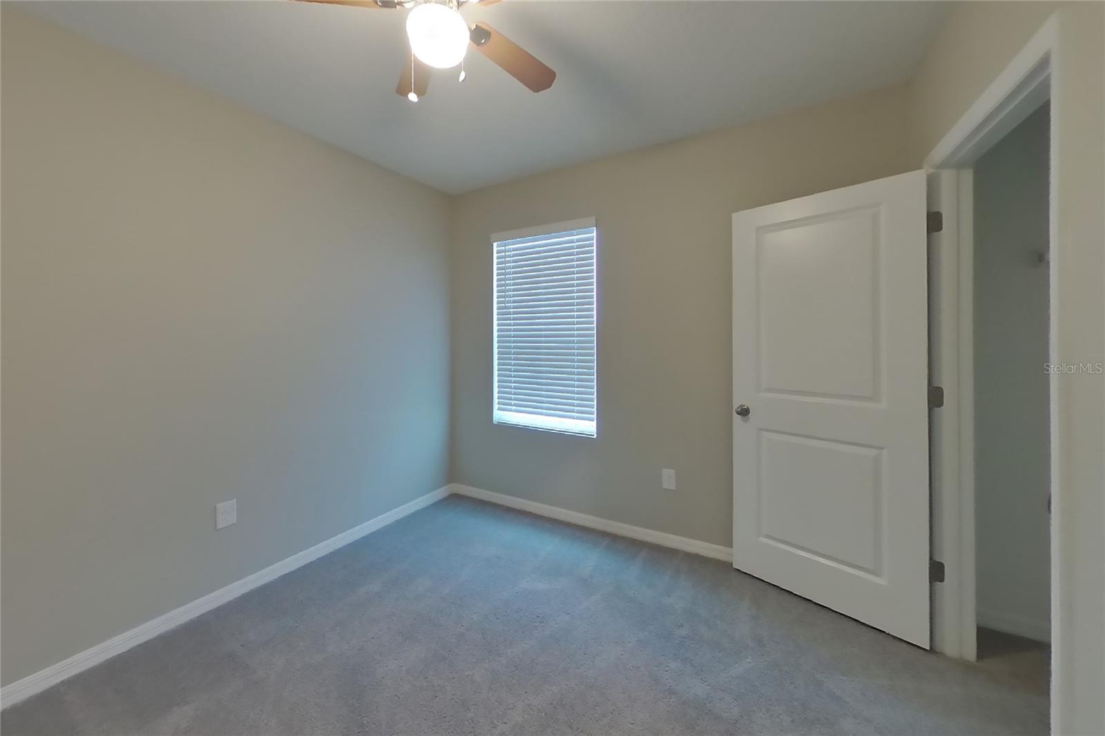O6437320 Property Photo 12