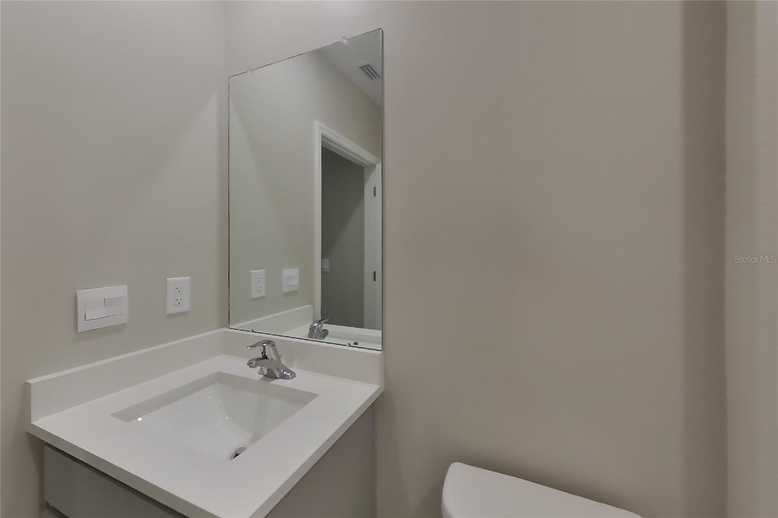 O6437320 Property Photo 16