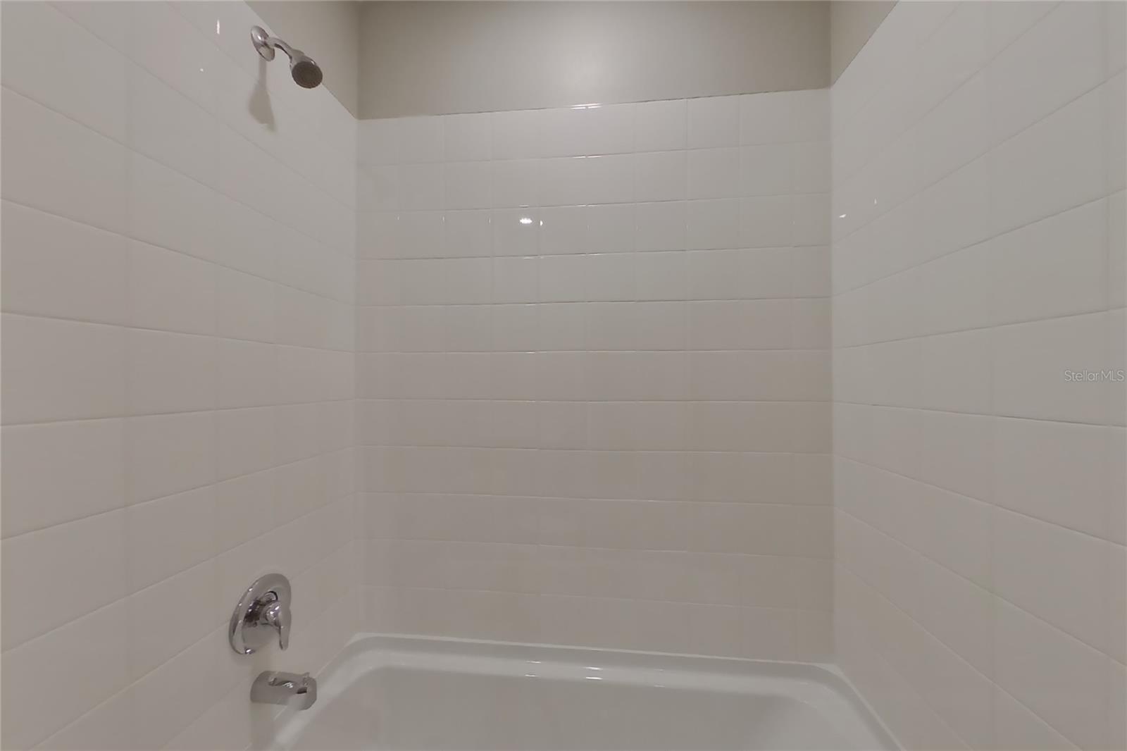 O6437320 Property Photo 17