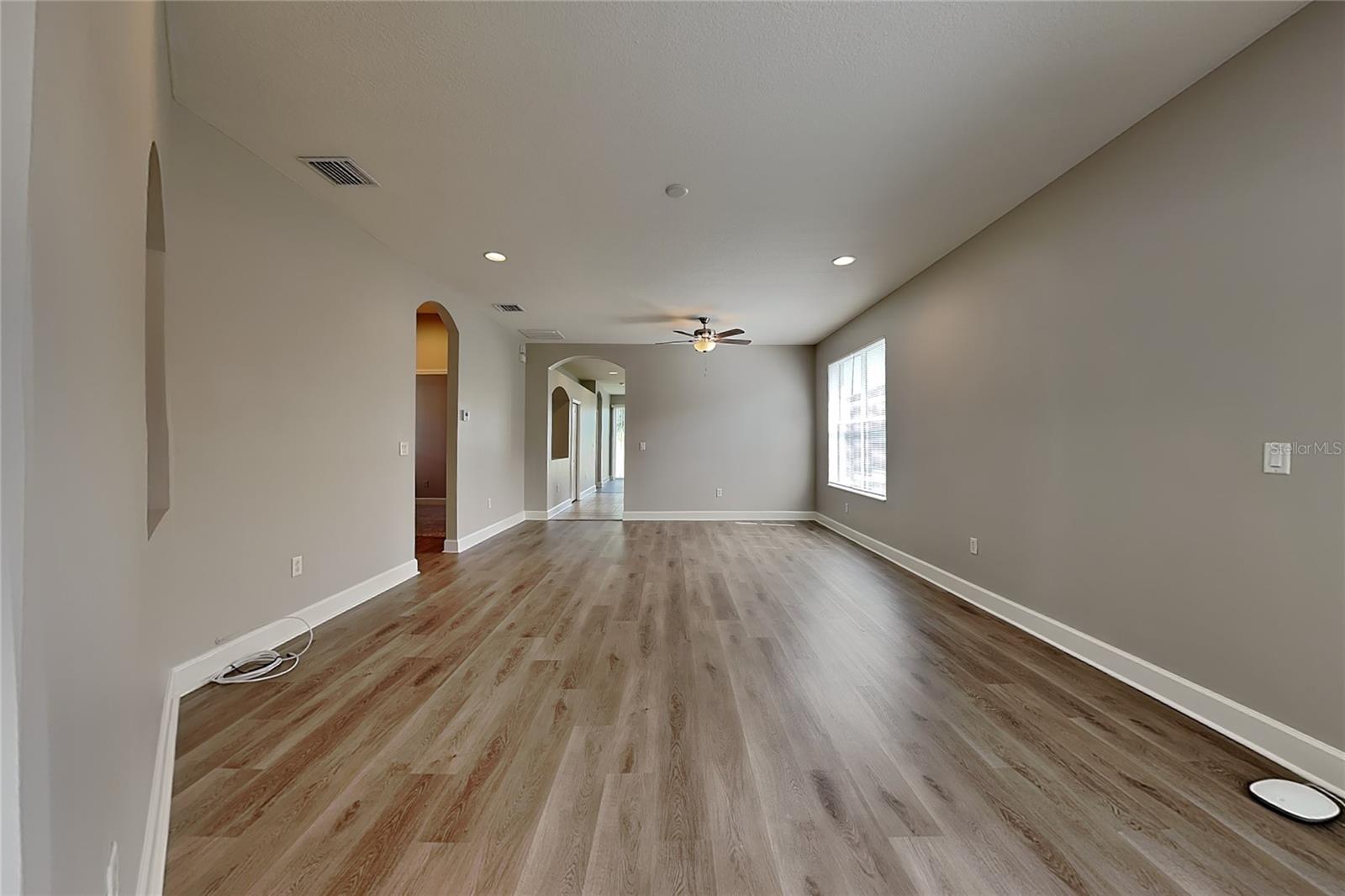 O6437323 Property Photo 2
