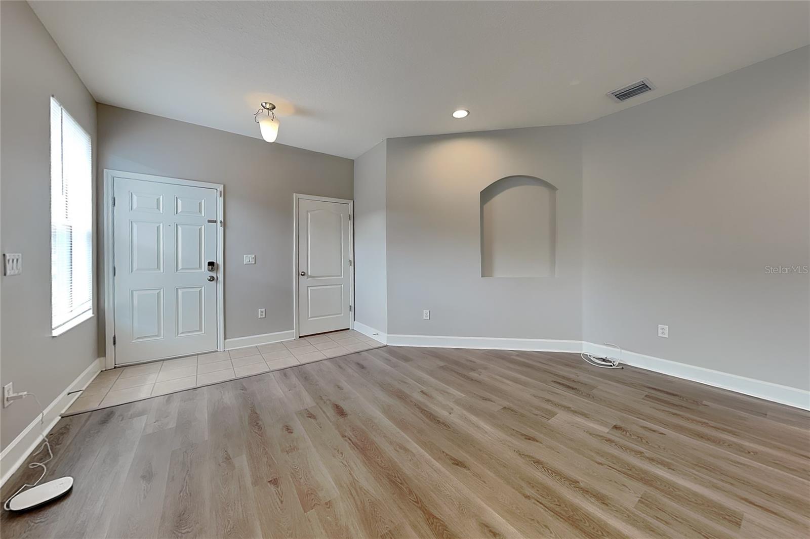 O6437323 Property Photo 4
