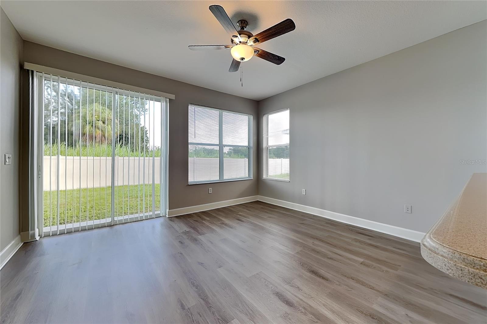 O6437323 Property Photo 5