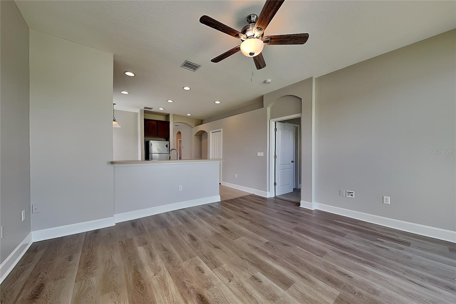 O6437323 Property Photo 6
