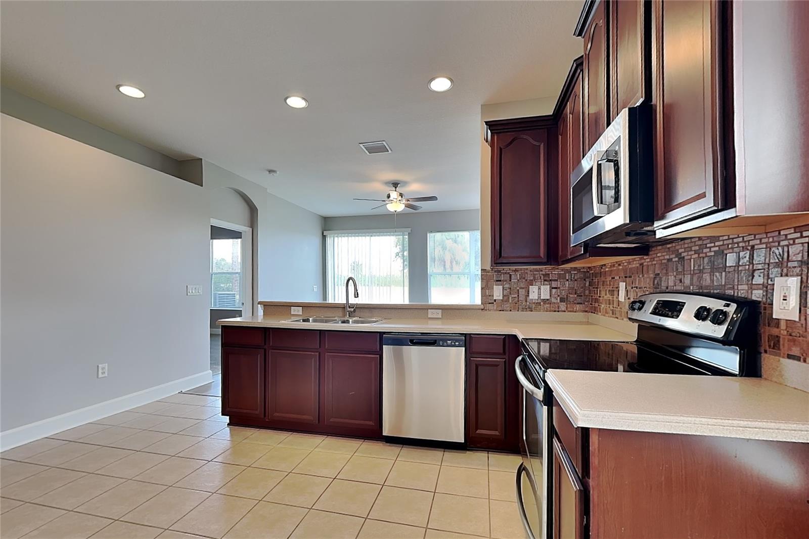 O6437323 Property Photo 7