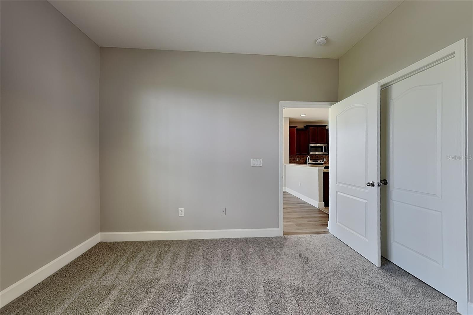O6437323 Property Photo 9