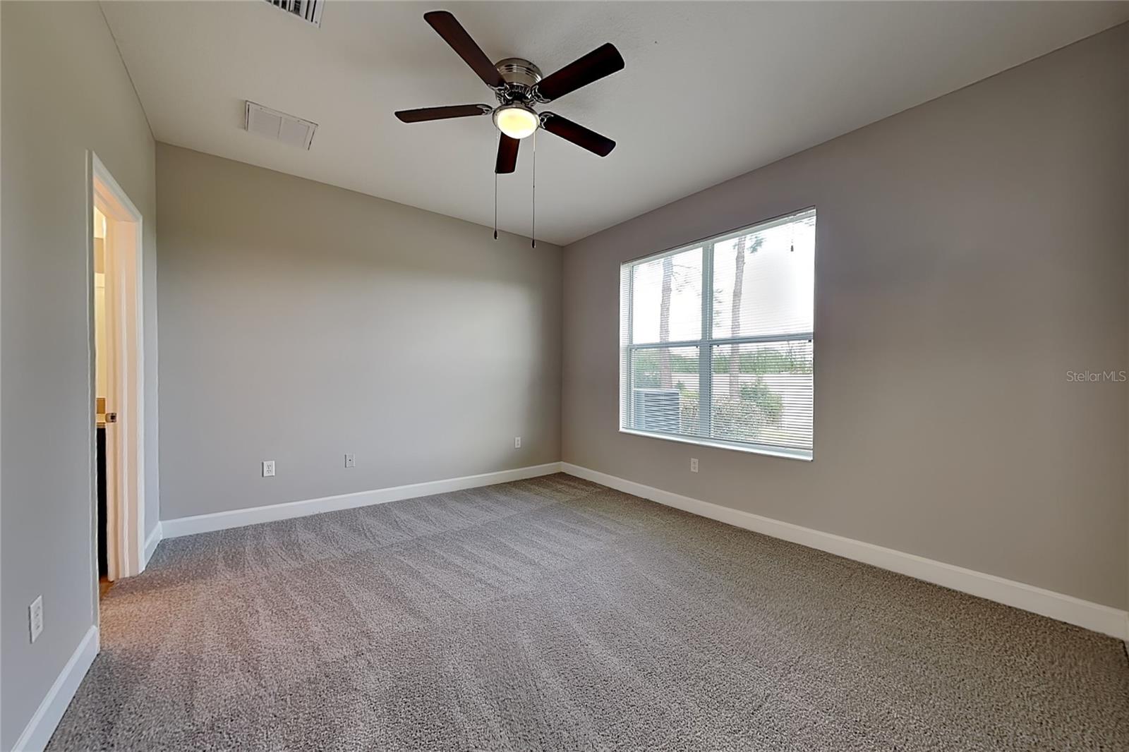 O6437323 Property Photo 10