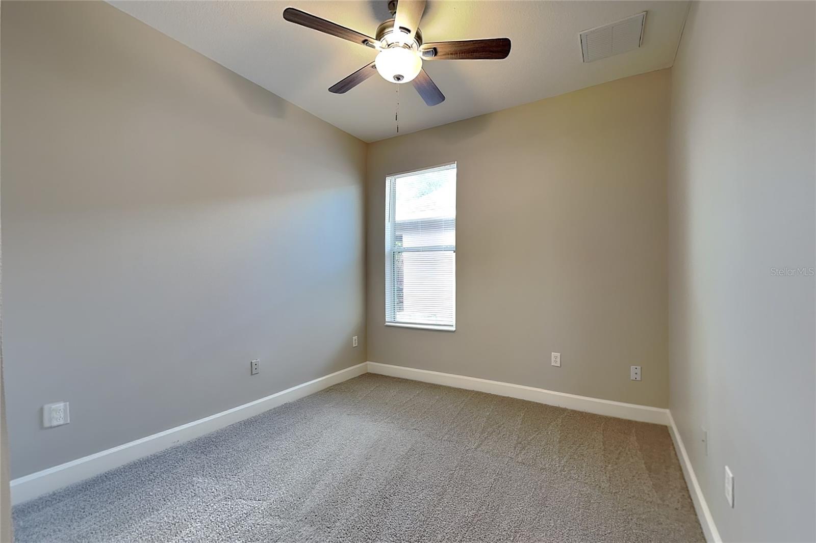 O6437323 Property Photo 12