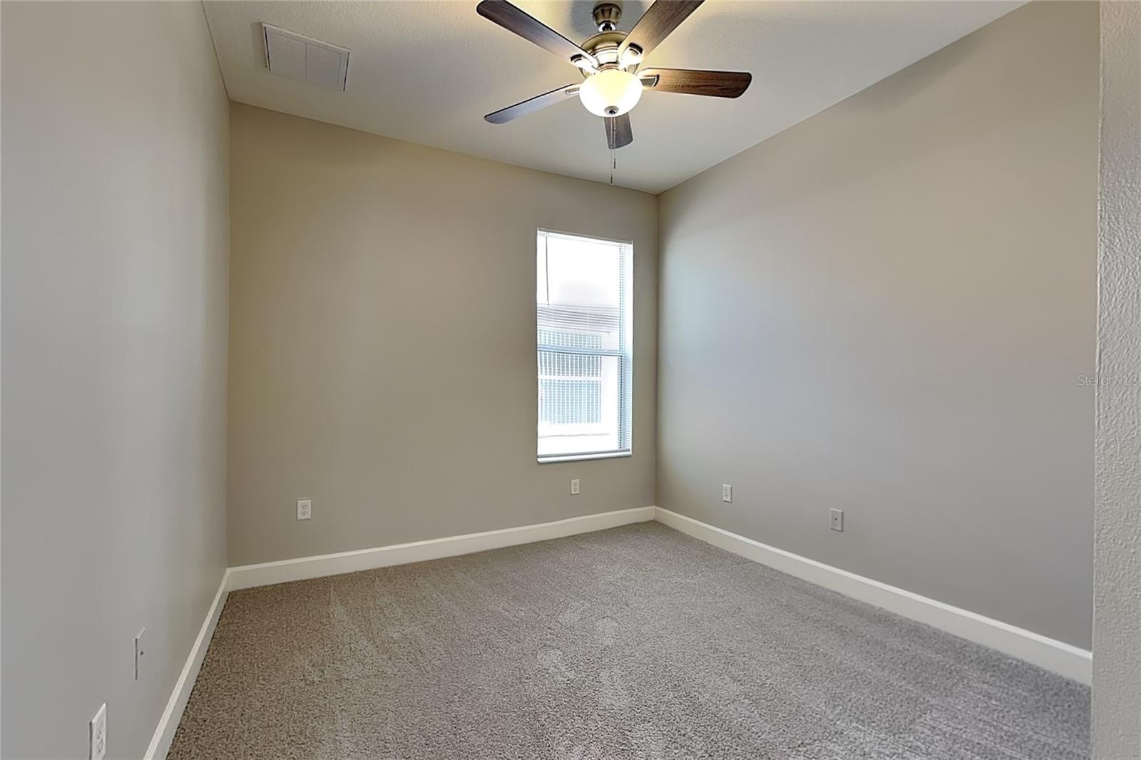 O6437323 Property Photo 13