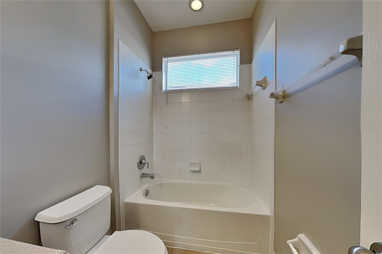 O6437323 Property Photo 14