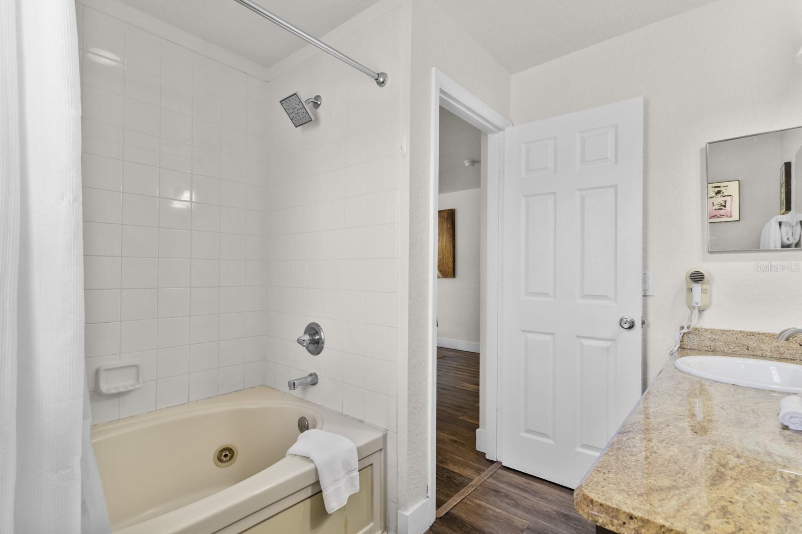 3633 Calabria Ave Property Photo 19