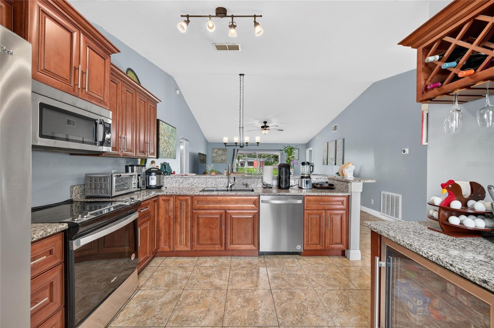 7825 Sapphire Ln Property Photo 4