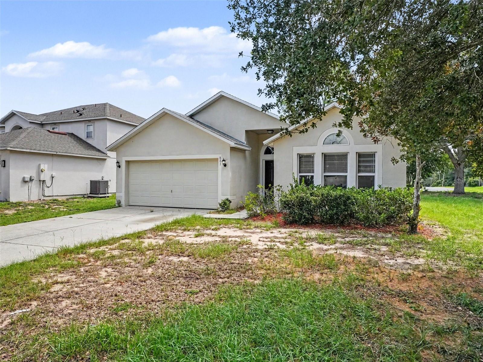 881 Vanderbilt Dr Property Photo 2