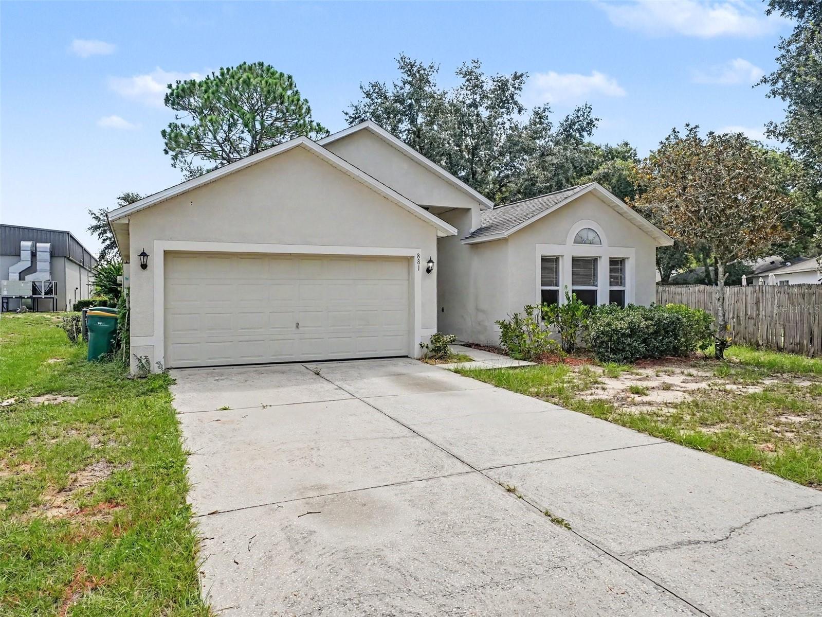 881 Vanderbilt Dr Property Photo 3