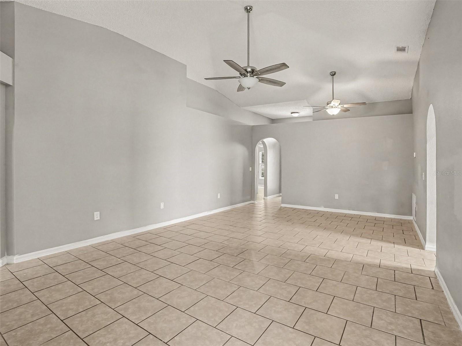 881 Vanderbilt Dr Property Photo 5