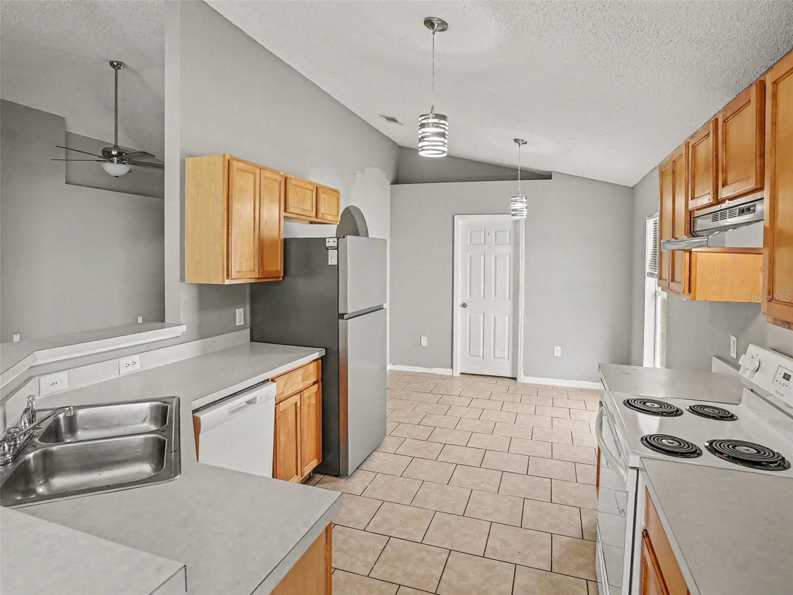 881 Vanderbilt Dr Property Photo 9