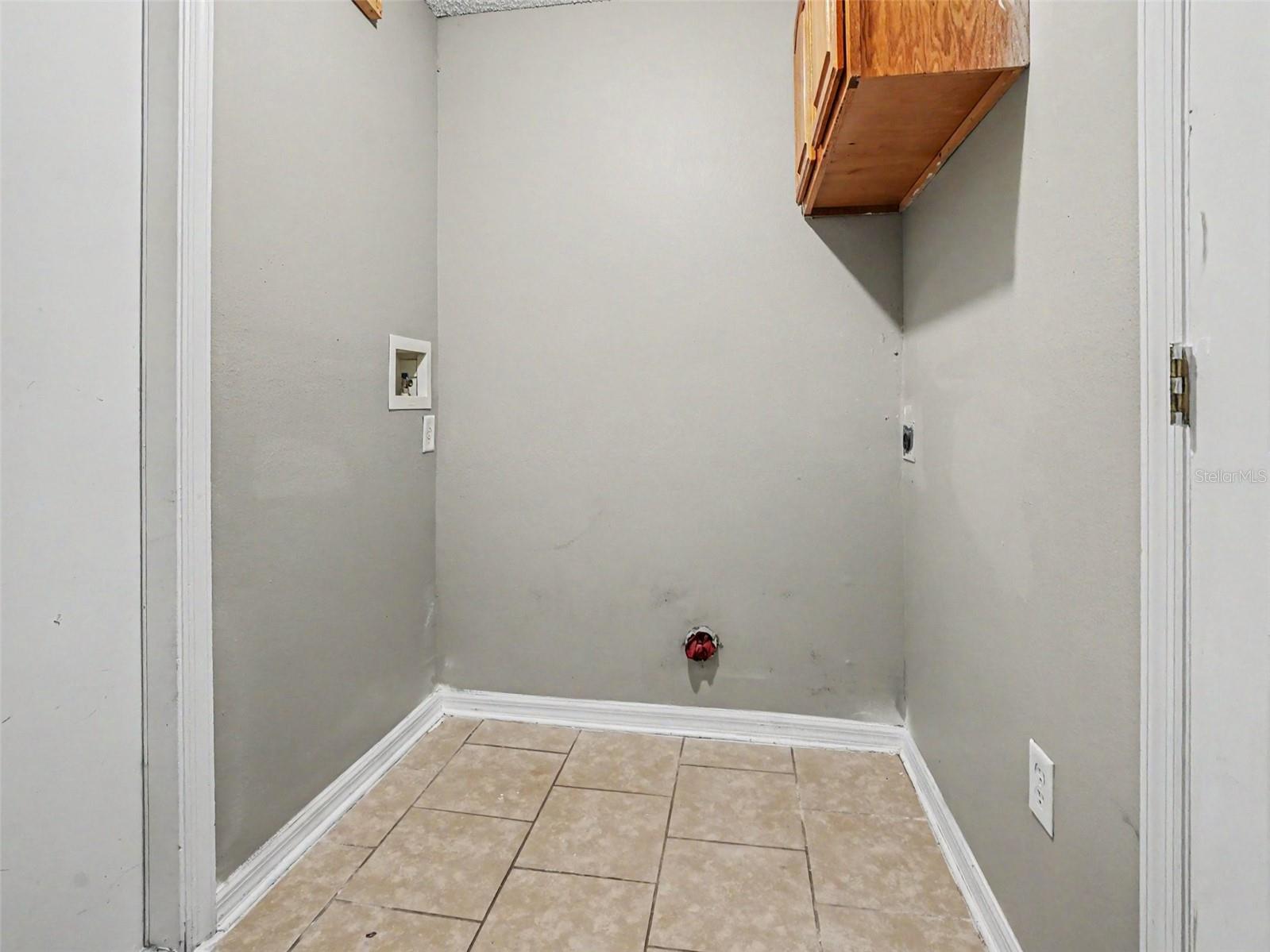 881 Vanderbilt Dr Property Photo 14