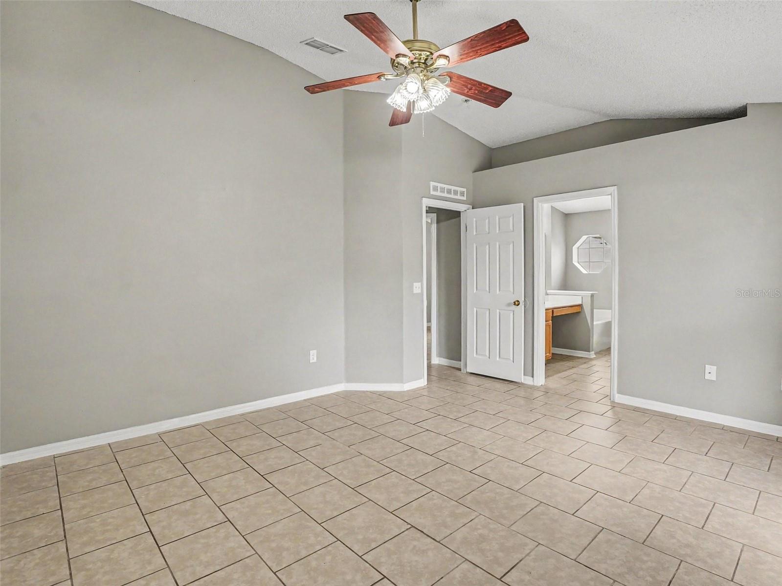 881 Vanderbilt Dr Property Photo 15