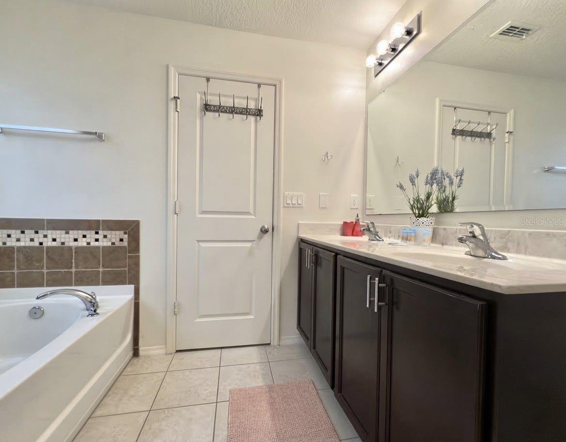 4722 Ruby Red Ln Property Photo 13