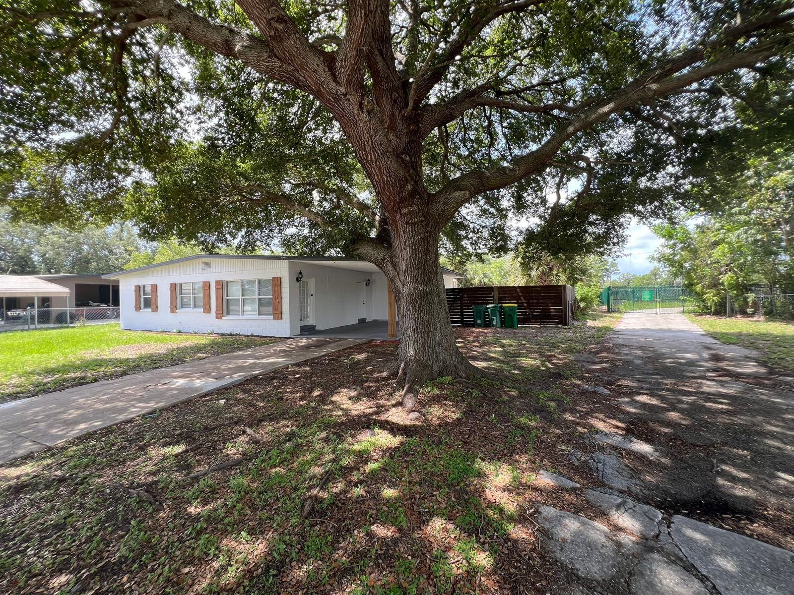 1221 Cypress Ln Property Photo 3