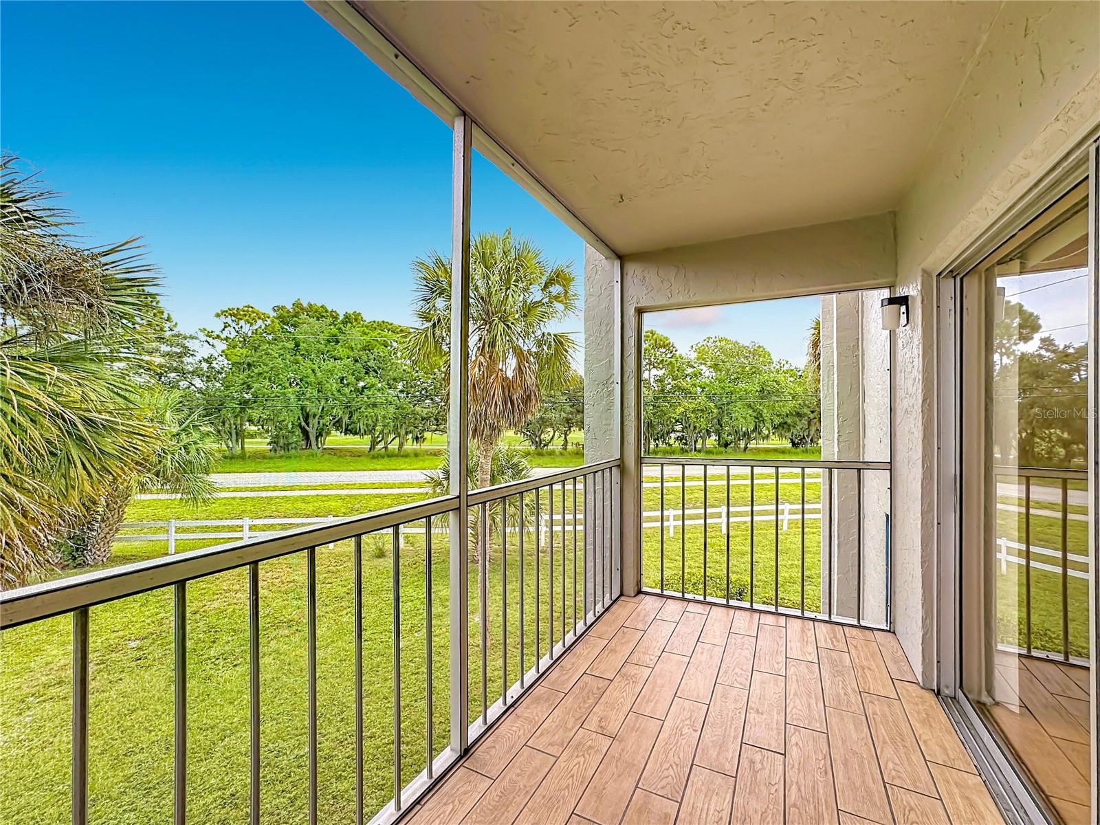 1520 Glen Oaks Dr E #248 Property Photo 17