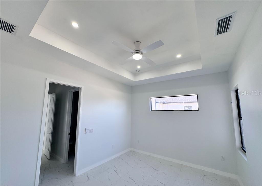 1027 Kismet Pkwy W Property Photo 23