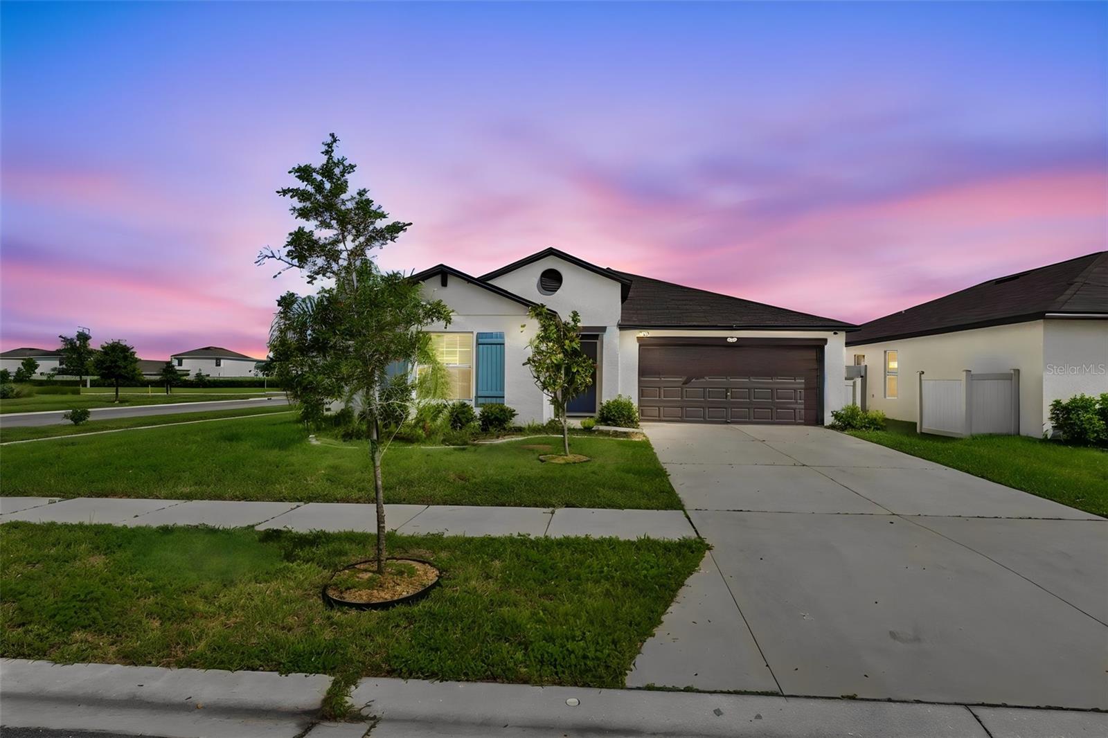 5404 BLUE AZURE DR Property Photo 1