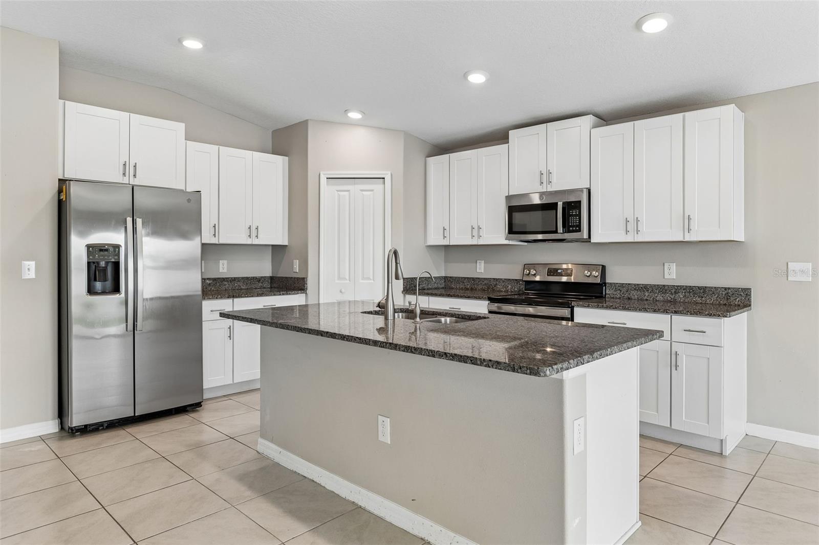 5404 Blue Azure Dr Property Photo 8