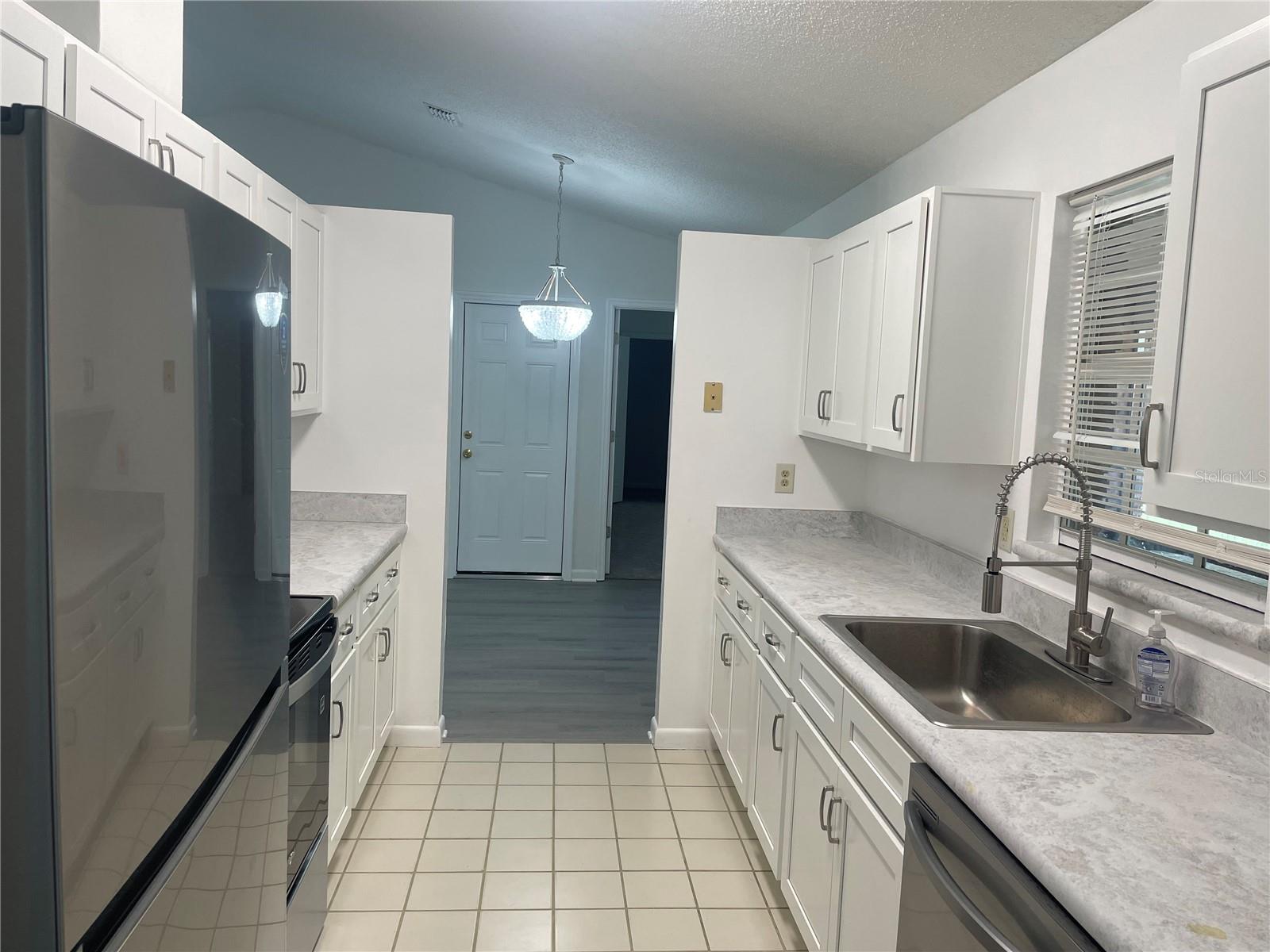 O6437492 Property Photo 6
