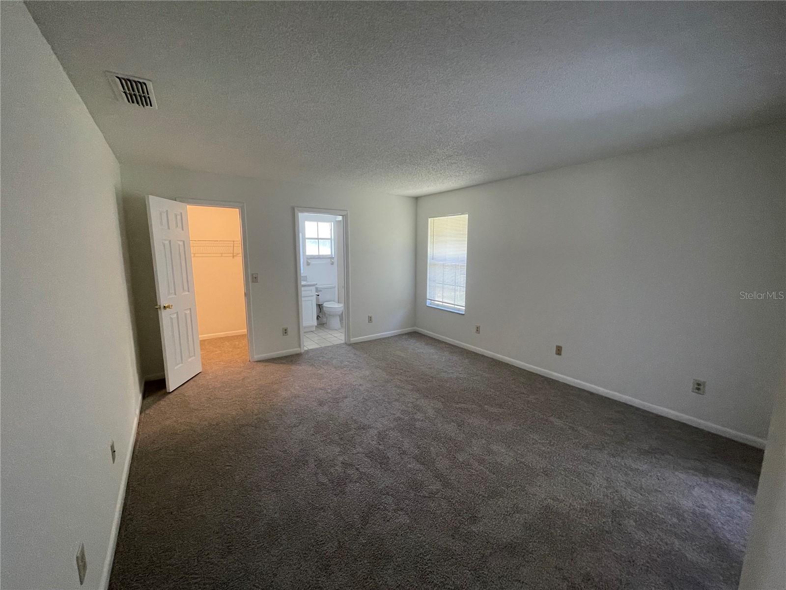O6437492 Property Photo 12
