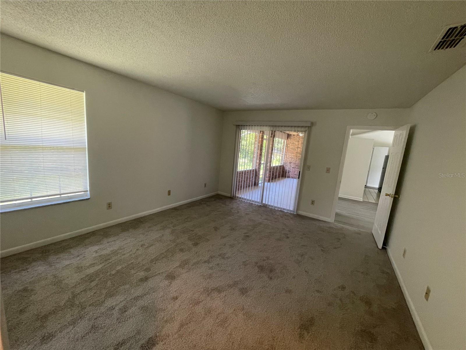 O6437492 Property Photo 13
