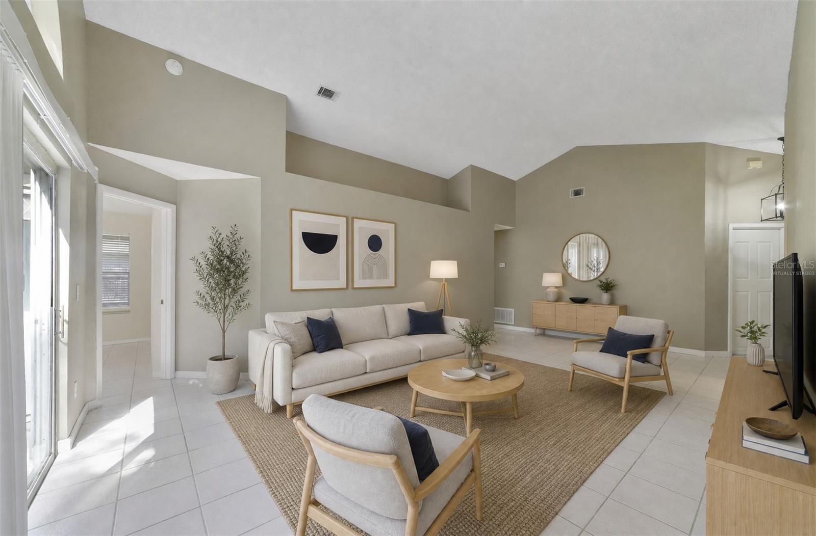 713 Meadowside Ct Property Photo 4