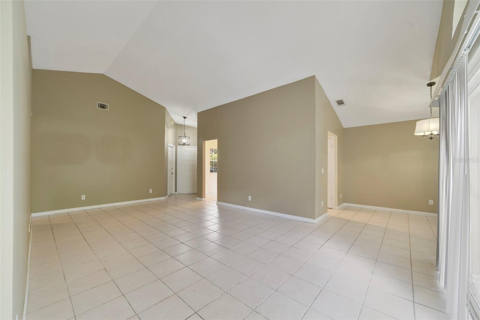 713 Meadowside Ct Property Photo 5