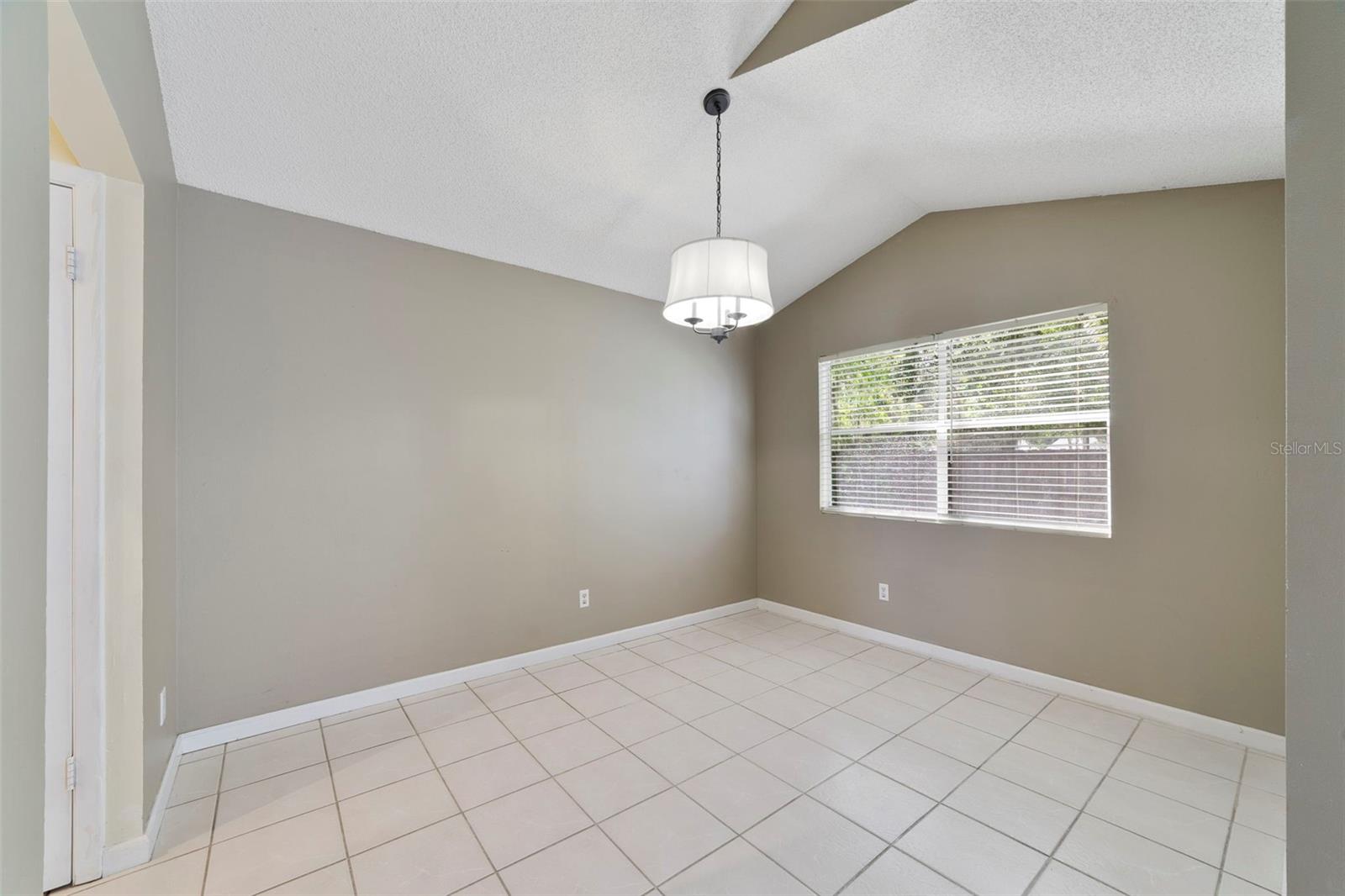 713 Meadowside Ct Property Photo 7