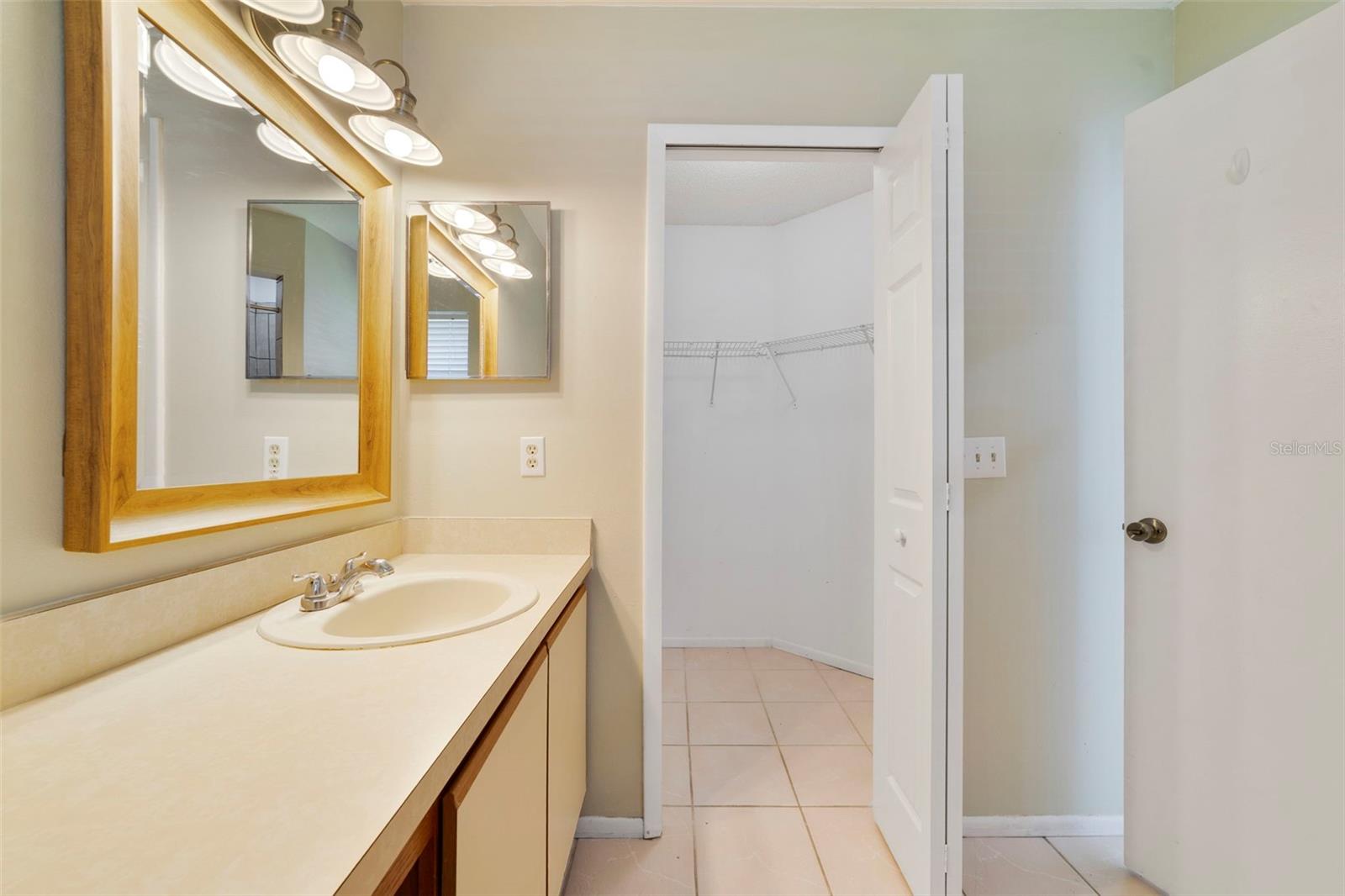 713 Meadowside Ct Property Photo 14