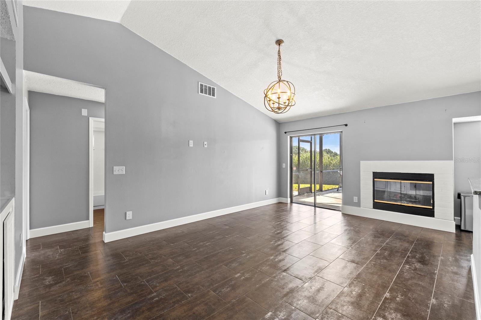 9508 Pine Terrace Ct Property Photo 6