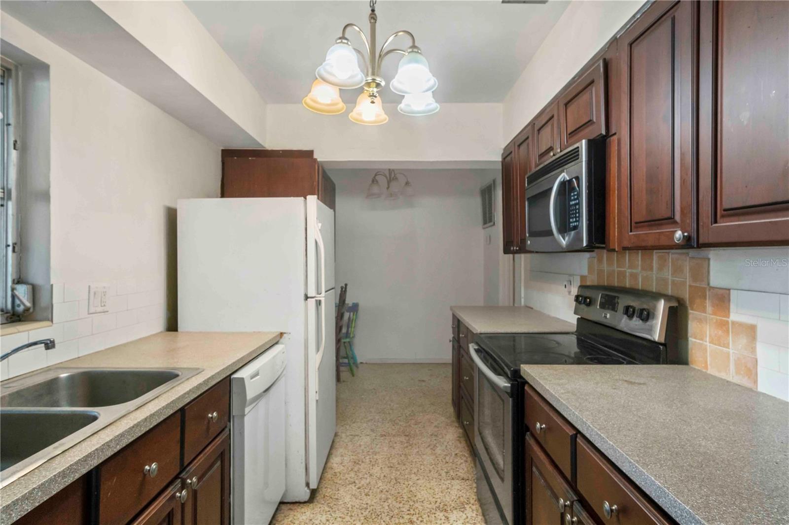 2695 S East Ave Property Photo 5