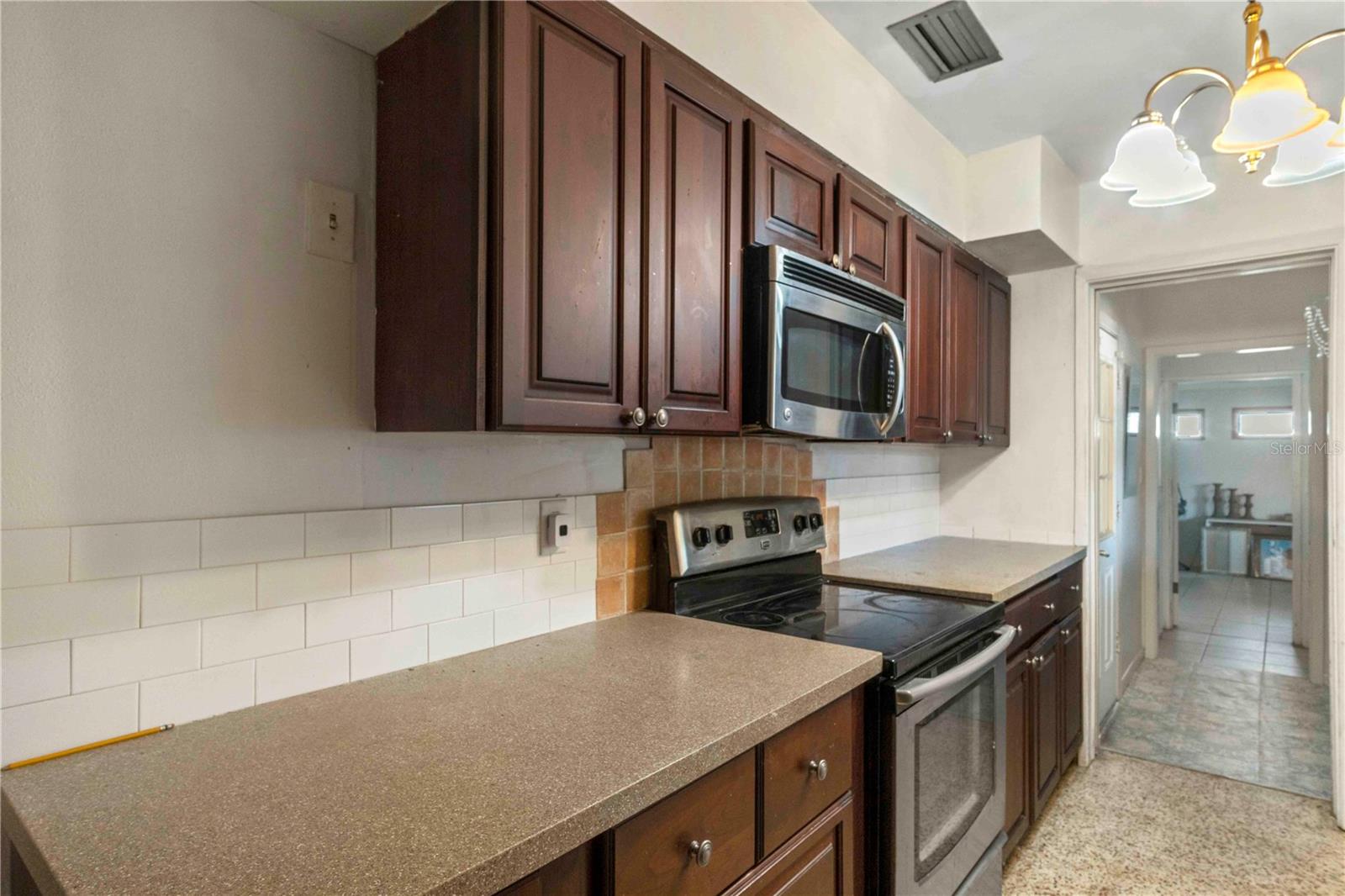 2695 S East Ave Property Photo 10