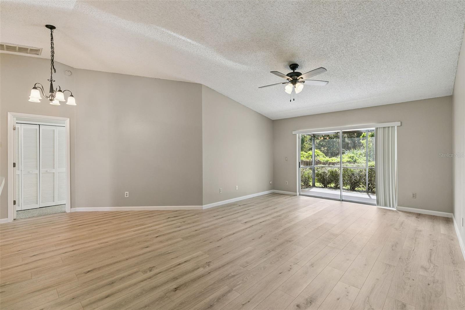 1052 Brielle Ave Property Photo 4