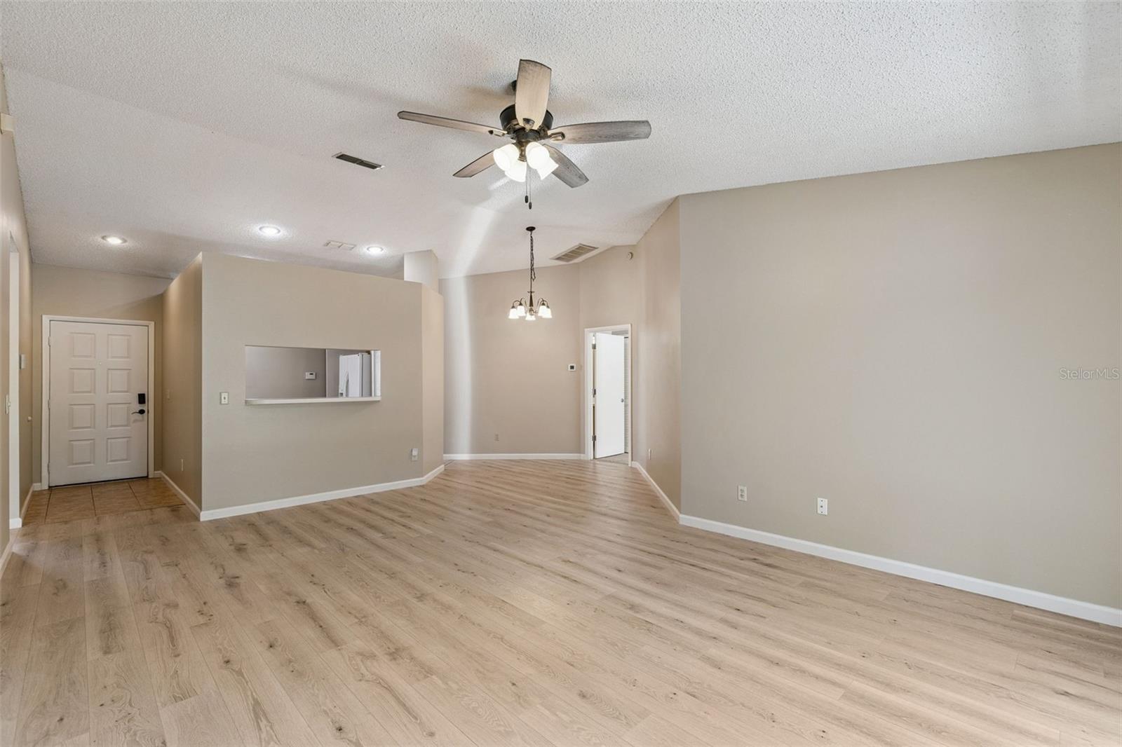1052 Brielle Ave Property Photo 6