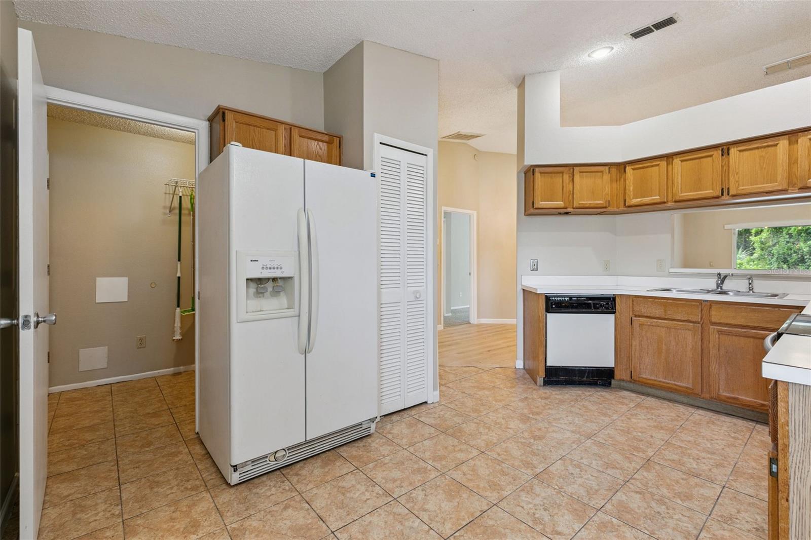 1052 Brielle Ave Property Photo 9