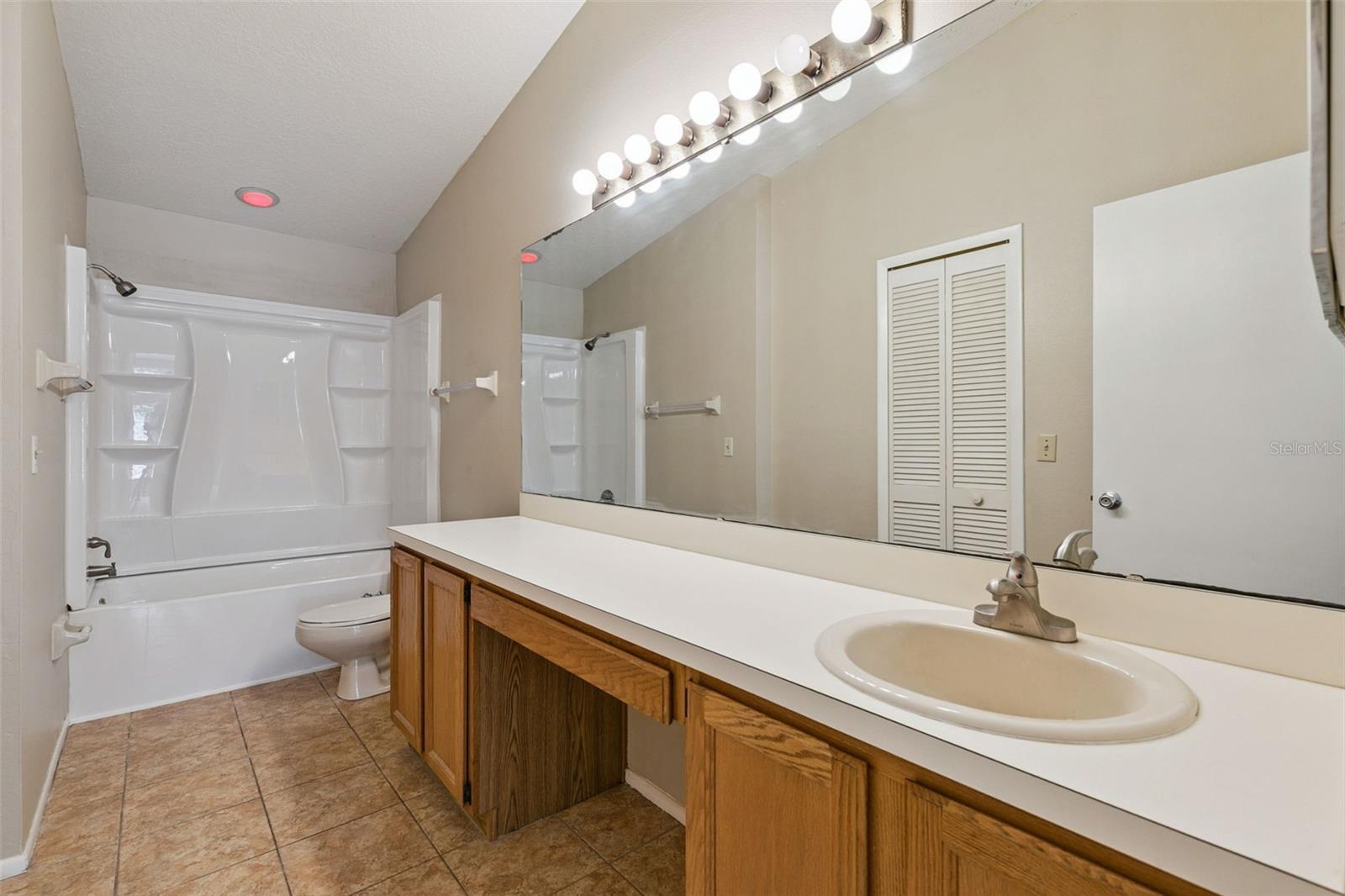 1052 Brielle Ave Property Photo 14