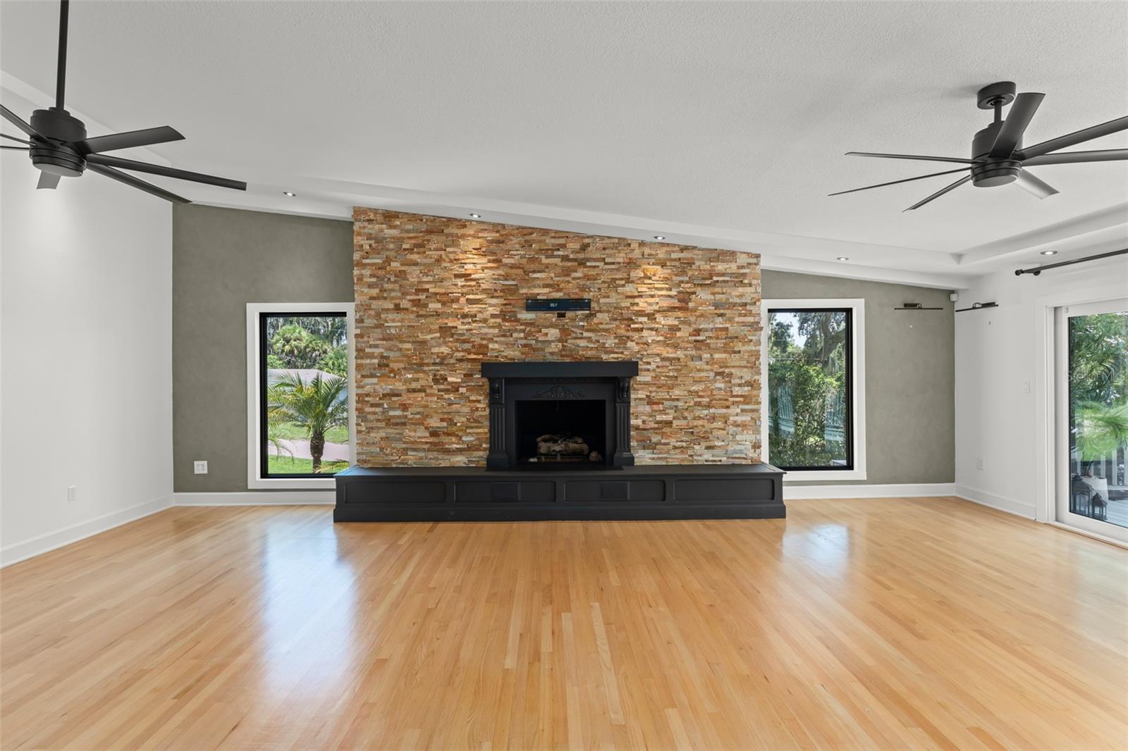 101 Lee St Property Photo 10