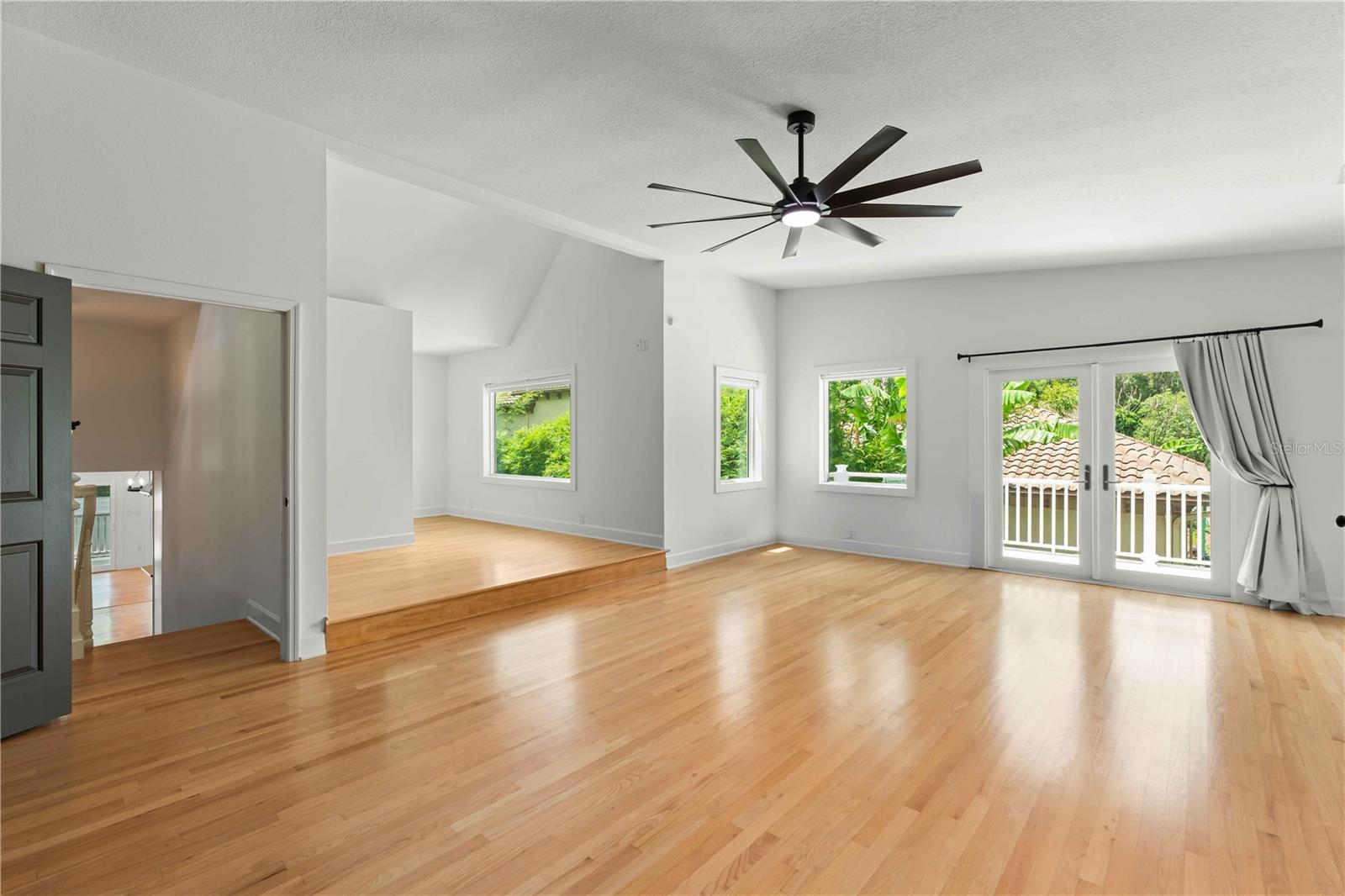 101 Lee St Property Photo 26