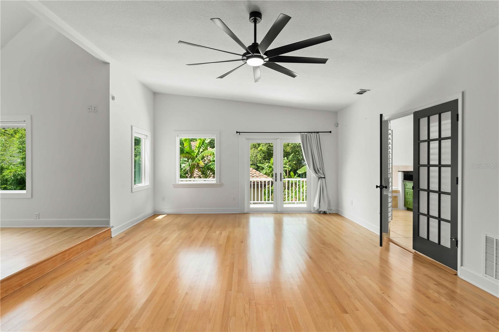 101 Lee St Property Photo 30